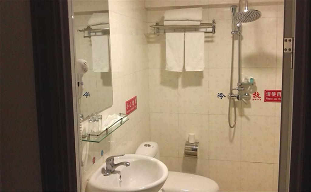 Wudangshan Yinjie Holiday Hotel Danjiangkou Room photo